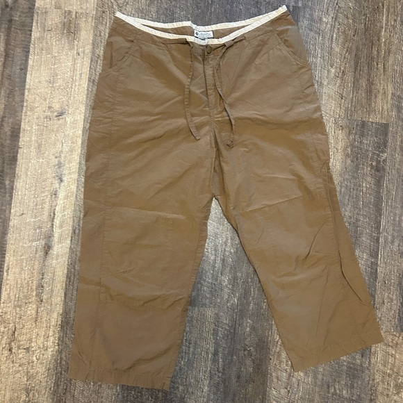 Columbia Women’s Hiking Pants Capris Tan Size L Outdoor Trail - Picture 1 of 12